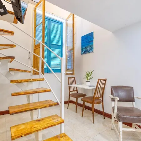Maltese Charm Meets Designer Living In Prime سليمة