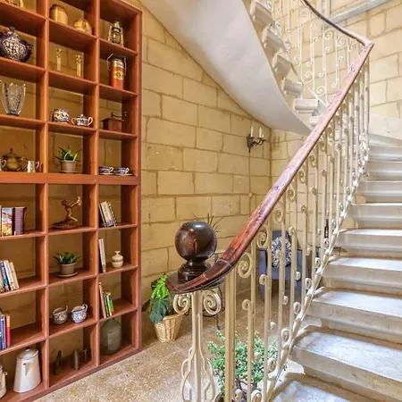 شقة Maltese Charm Meets Designer Living In Prime سليمة